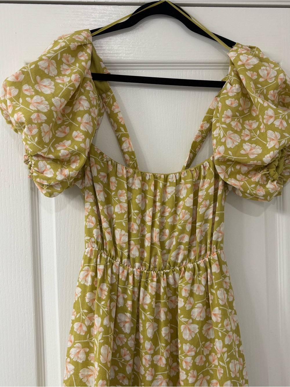 Astr Green Floral Puff-Sleeve Dress